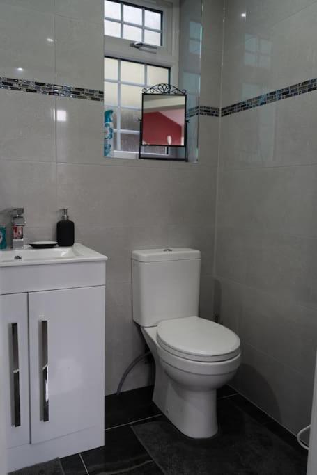 Stylish 1 Bed Apartment In Newly Refurbished Building W/ Parking & Wi-Fi Бирмингем Экстерьер фото